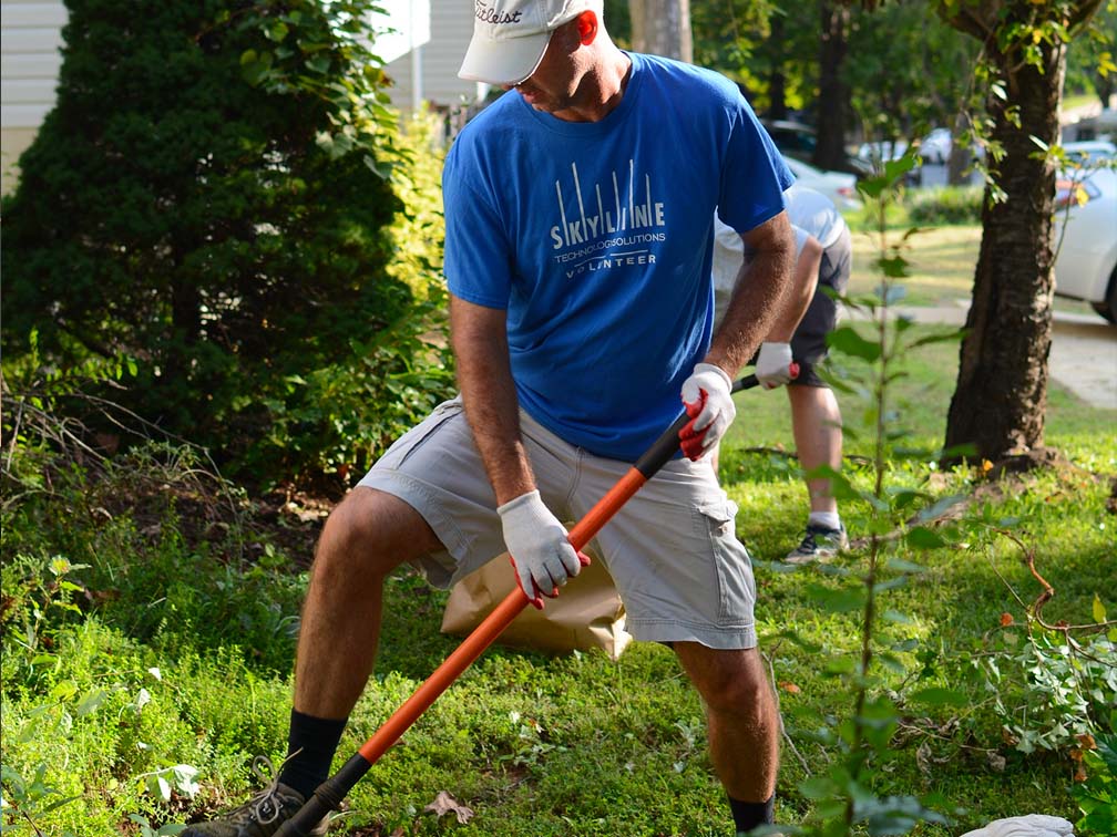Skyline employees volunteer time at a Bello Machre Work Day